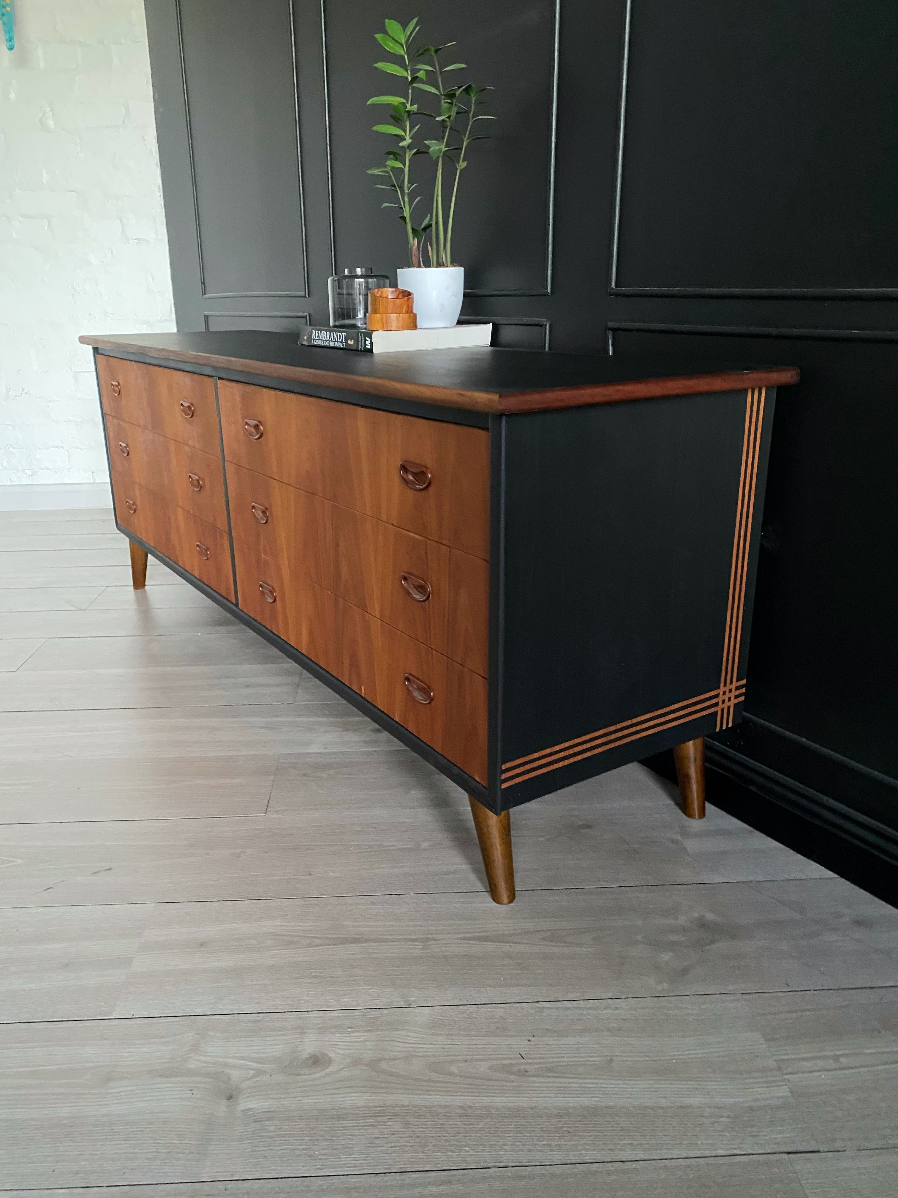 'A. Jelliffe' mid century dresser