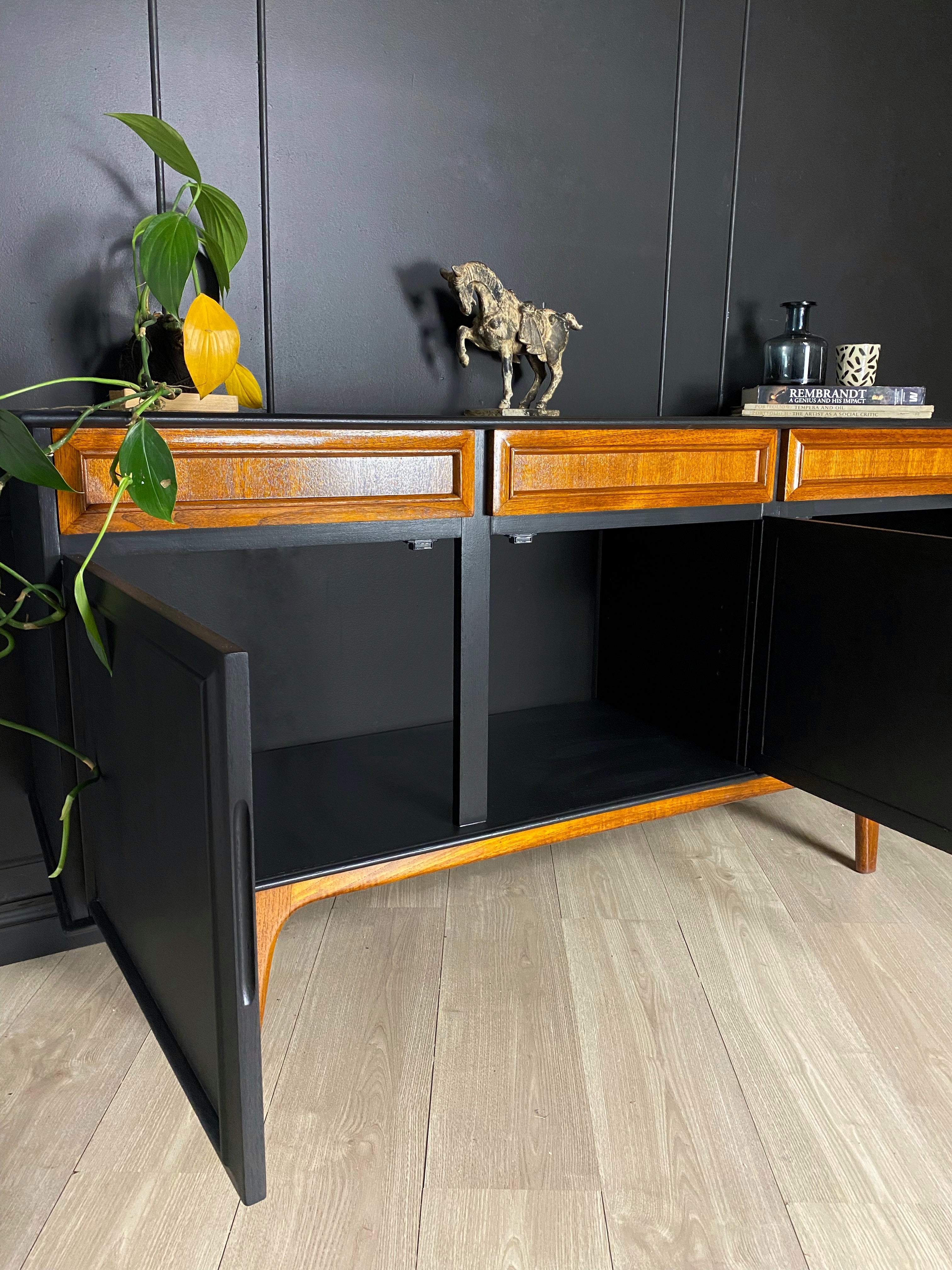 NOBLETT FURNITURE BUFFET / SIDEBOARD
