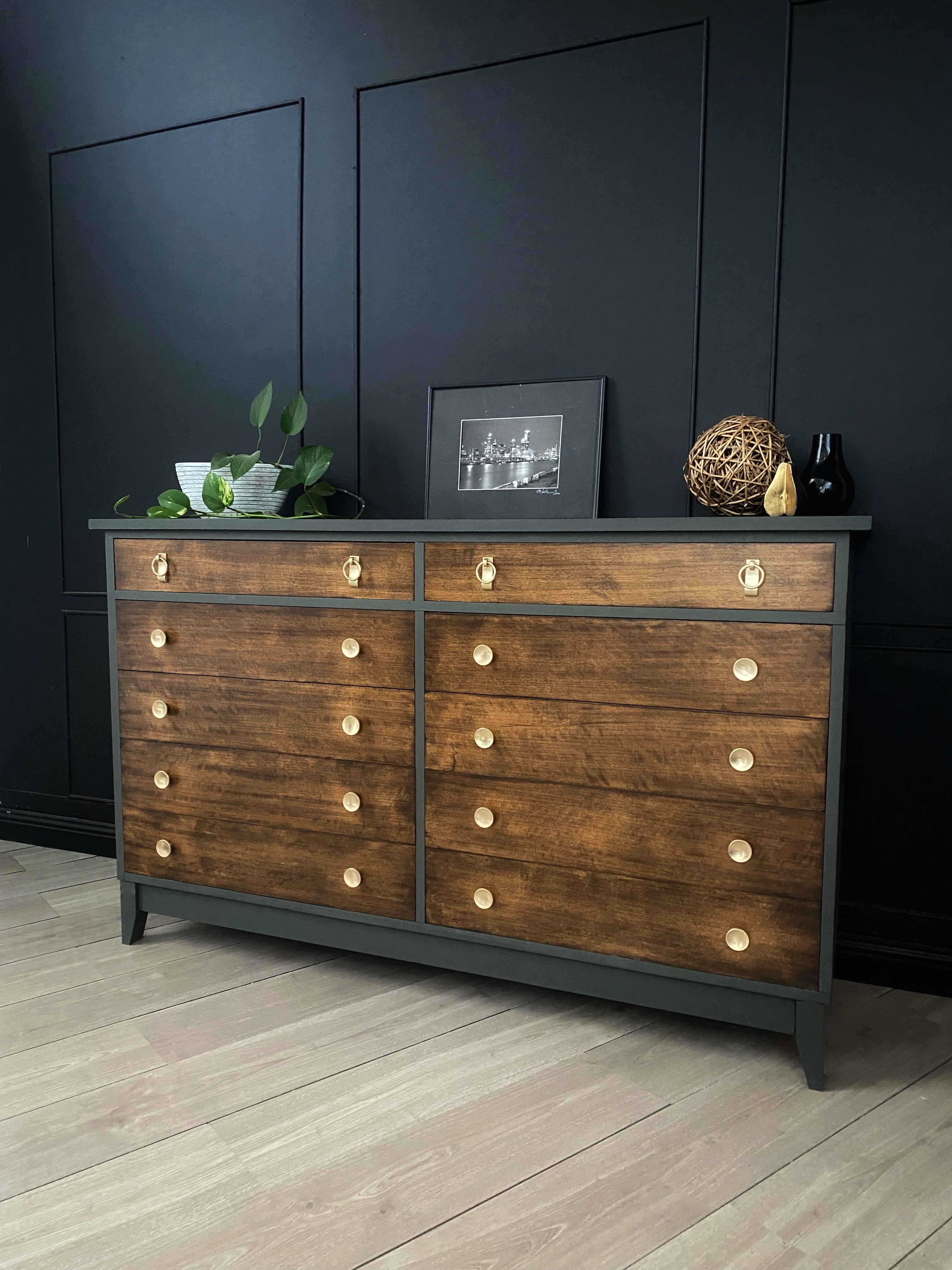 MOODY MCM DARK GREEN AND WOOD - DRESSER