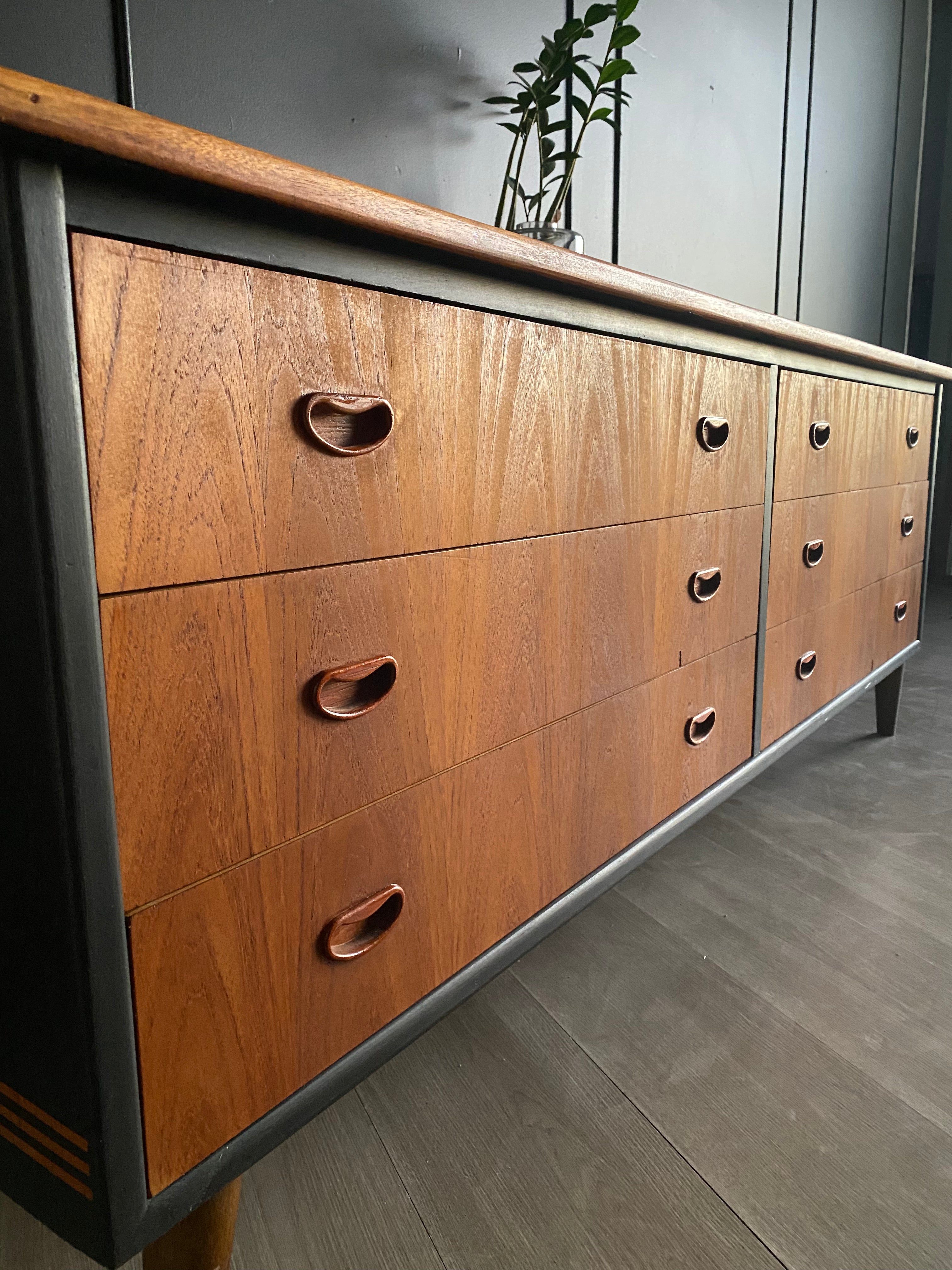 'A. Jelliffe' mid century dresser