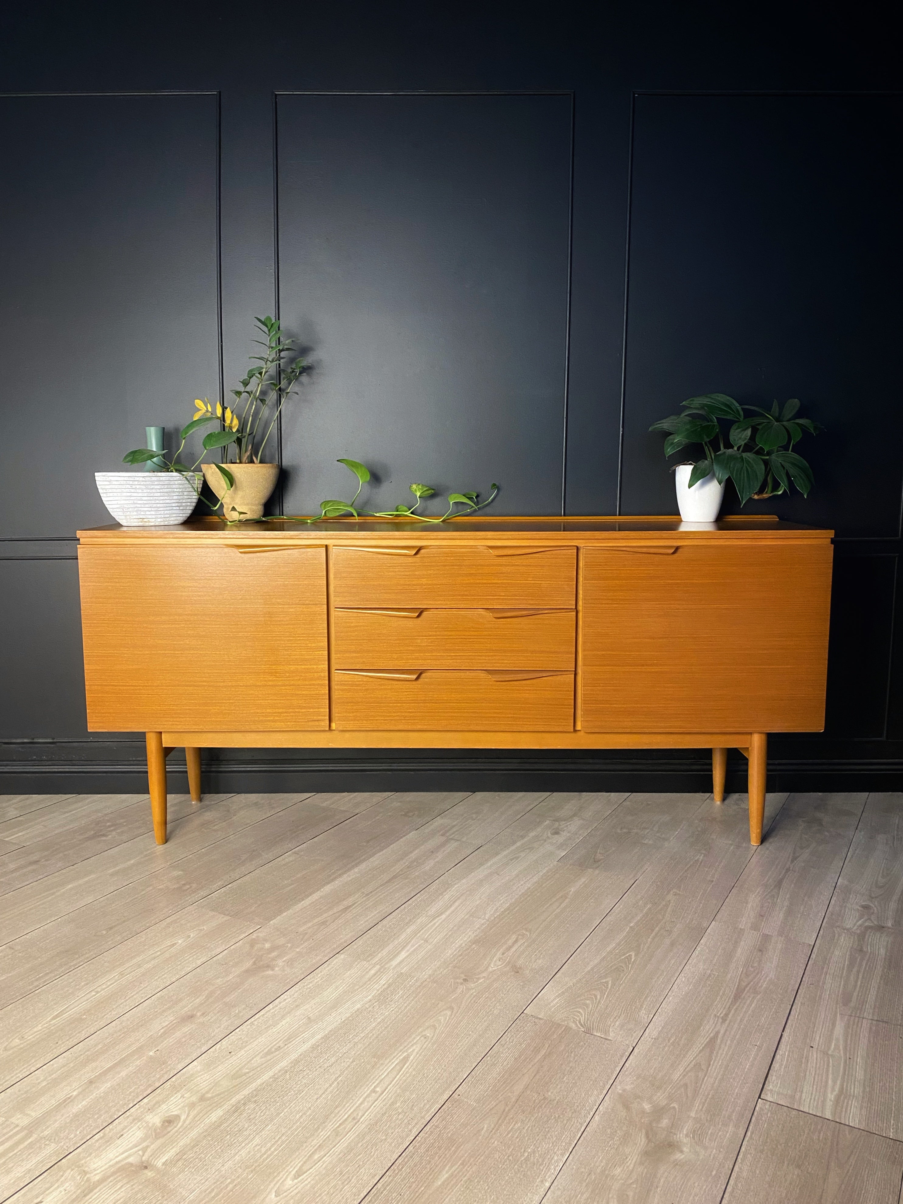 KERBY SIDEBOARD / BUFFET