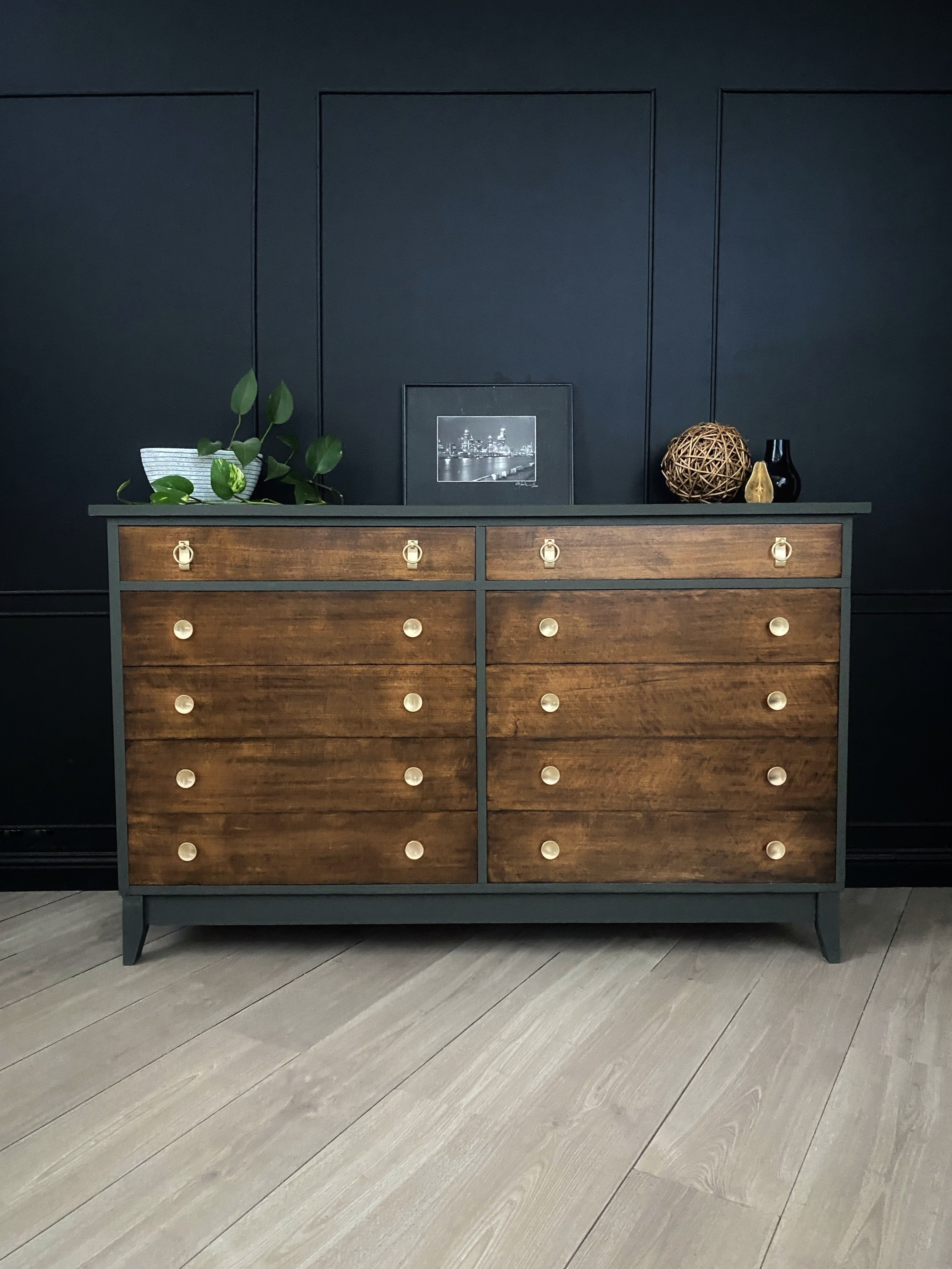 MOODY MCM DARK GREEN AND WOOD - DRESSER