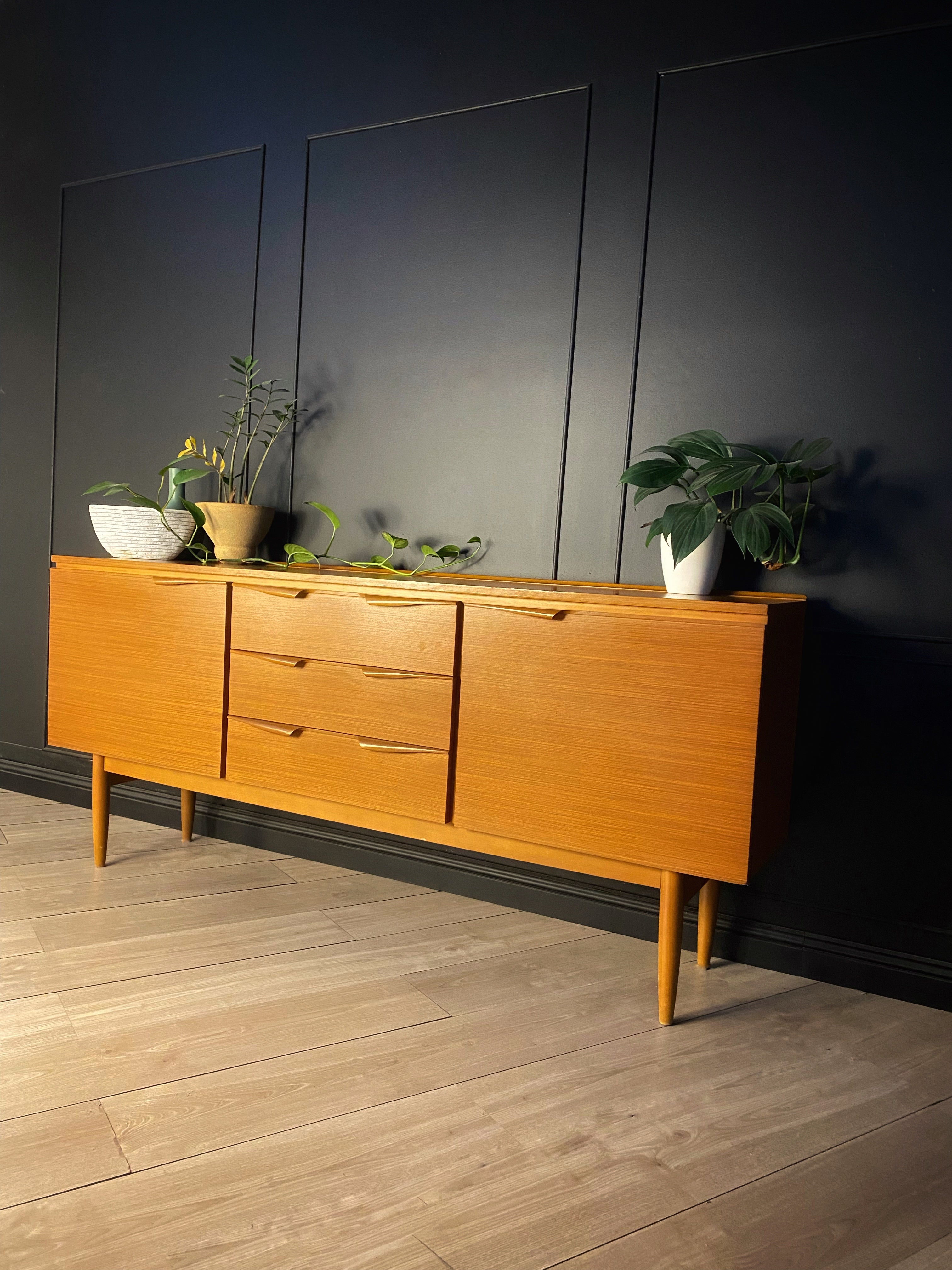 KERBY SIDEBOARD / BUFFET