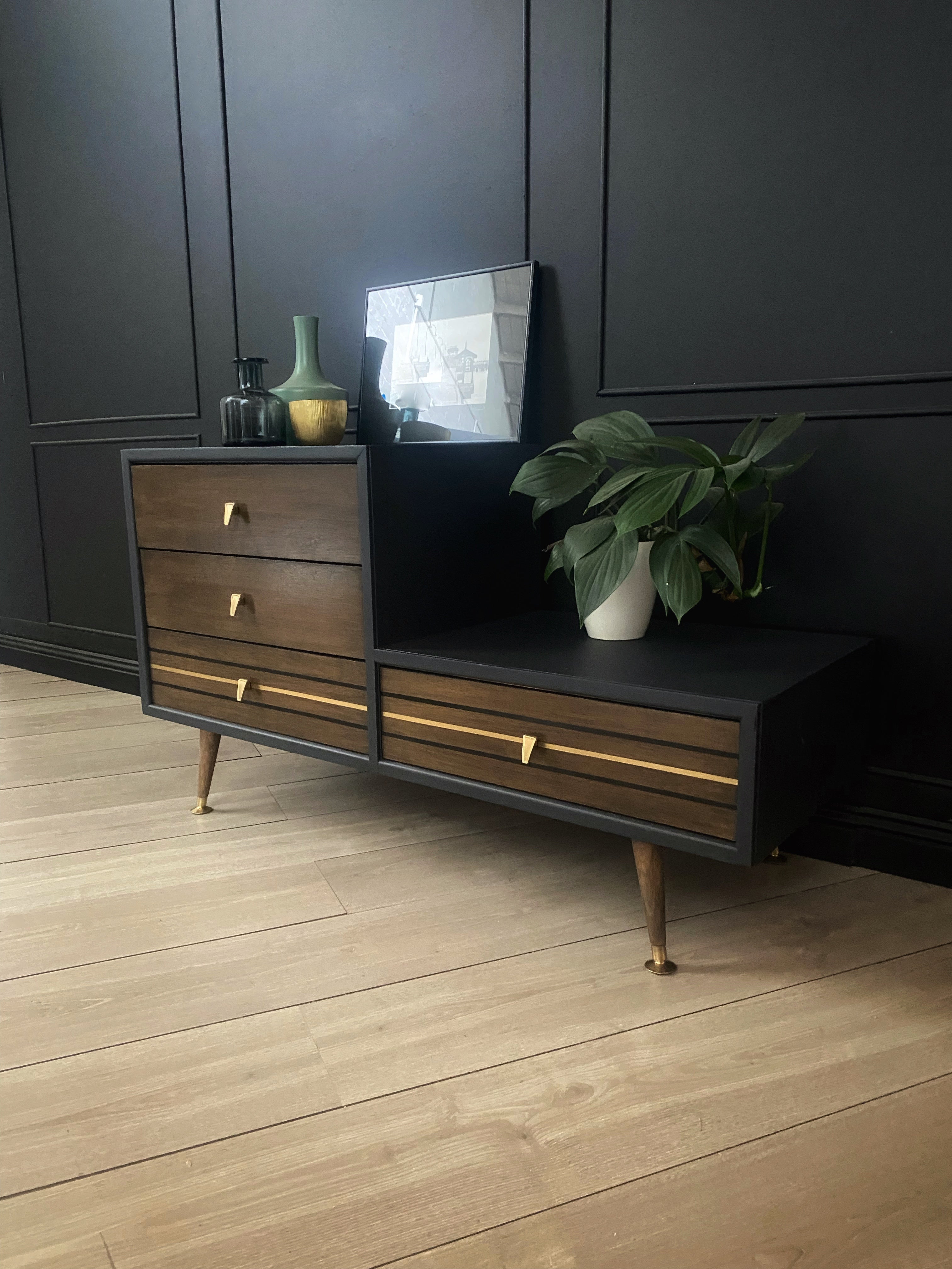 MID CENTURY MODERN TWO TIERED DRESSER / ENTRANCE TABLE