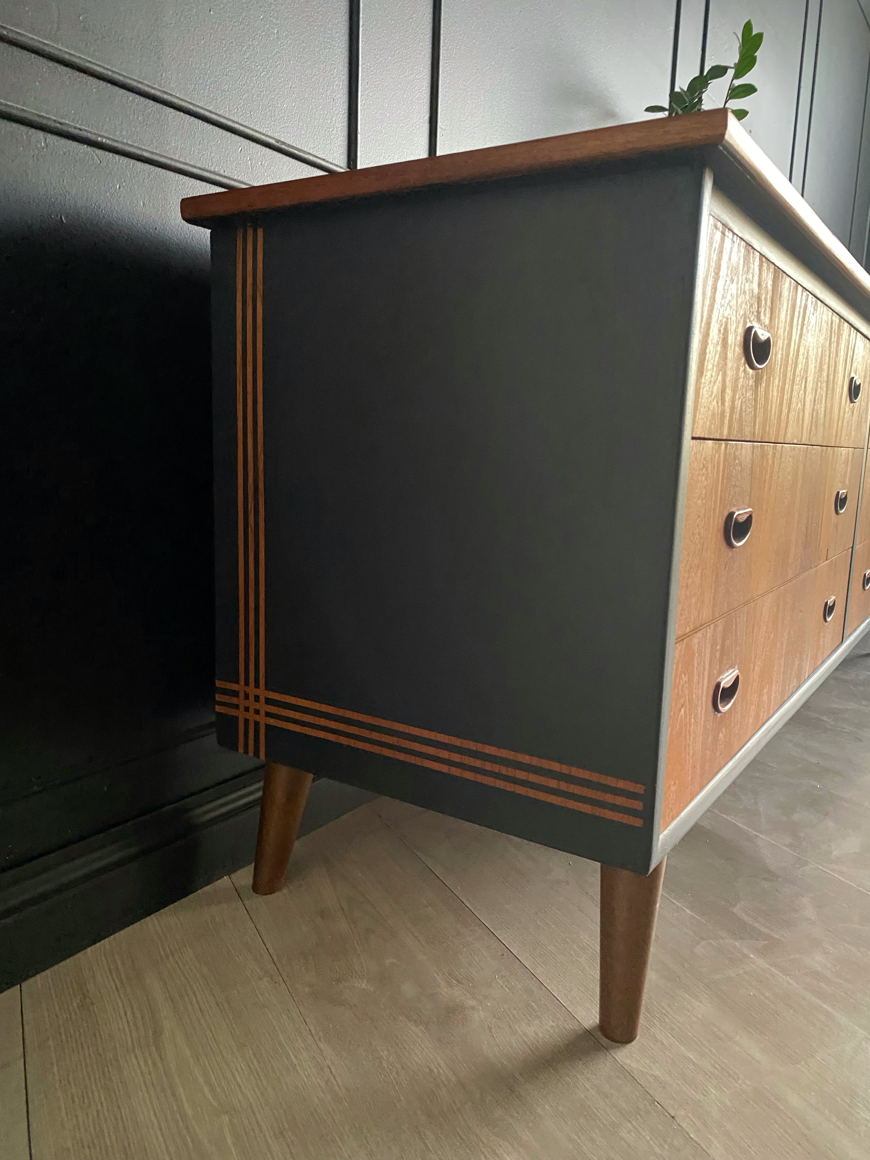 'A. Jelliffe' mid century dresser